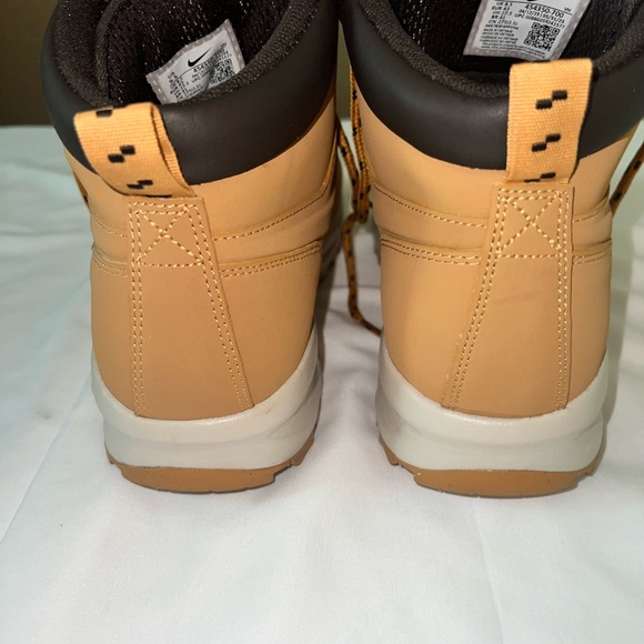 Gently Used Nike Men’s Boots. - Picture 6 of 10